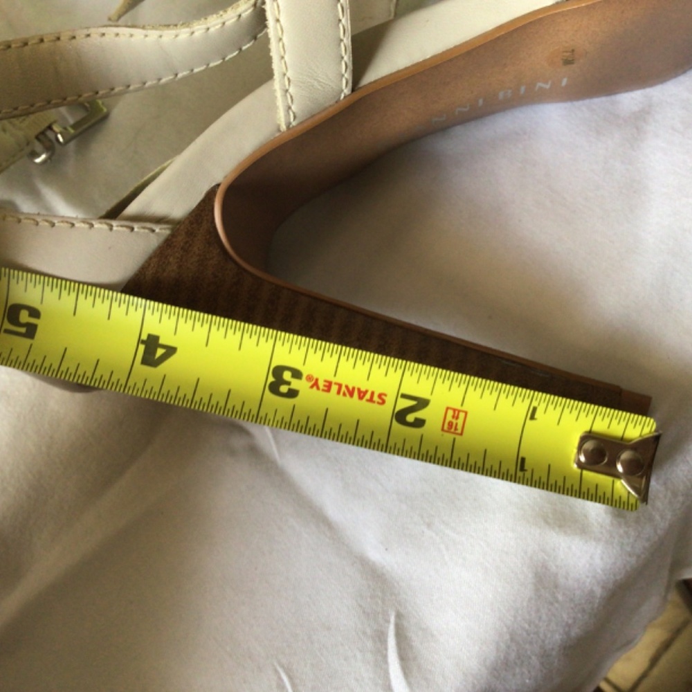 Beige Gianni Bini with box 7.5M heels - Picture 7 of 7